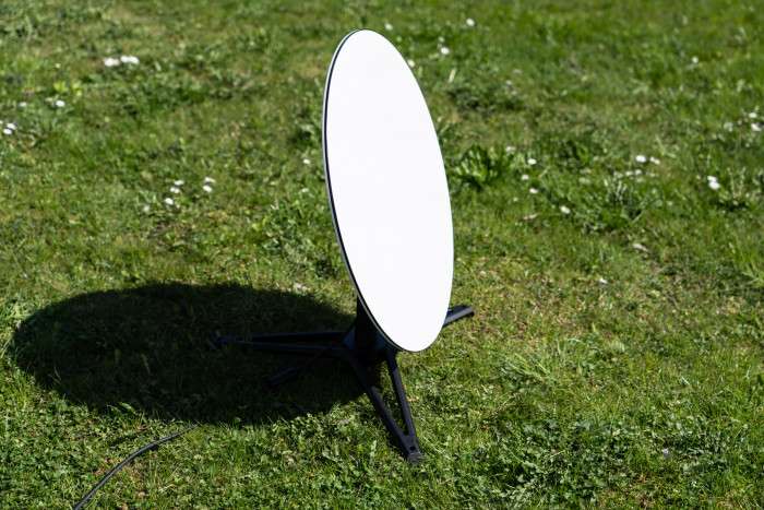 Die Schüssel lässt sich einfach zusammenstecken. (Bild: Martin Wolf / Golem.de)