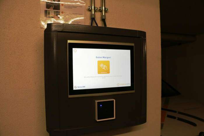 Mit Hilfe eines RFID-Chips konnten die Bewohner den Ladevorgang starten. (Foto: Friedhelm Greis/Golem.de)
