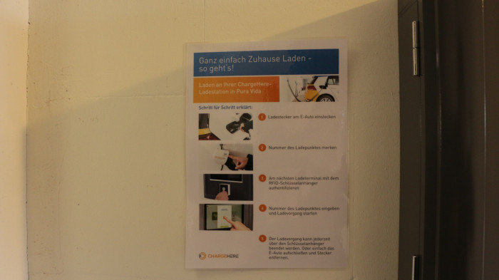 Das zentrale Lastmanagement regelte dann, welches Auto geladen werden kann. (Foto: Friedhelm Greis/Golem.de)