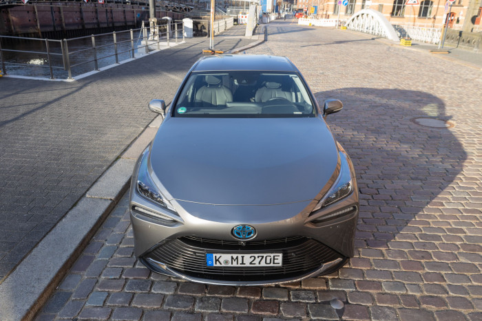 Toyota hat einen 134 Kilowatt starken Antrieb verbaut. (Bild: Werner Pluta/Golem.de)