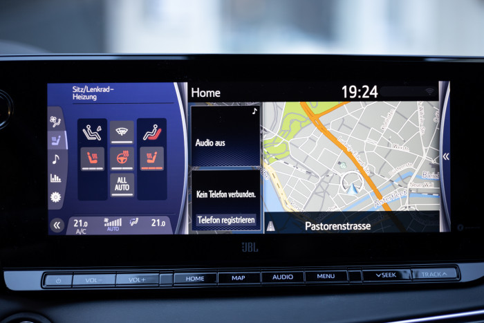 In der Mitte ist ein großer Bildschirm für das Infotainment-System. (Bild: Werner Pluta/Golem.de)