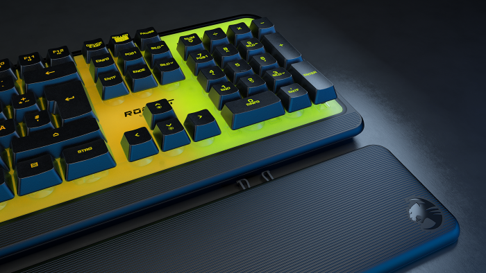 Die Magma hat eine halbtransparente Vorderseite mit RGB-Beleuchtung. (Bild: Roccat)