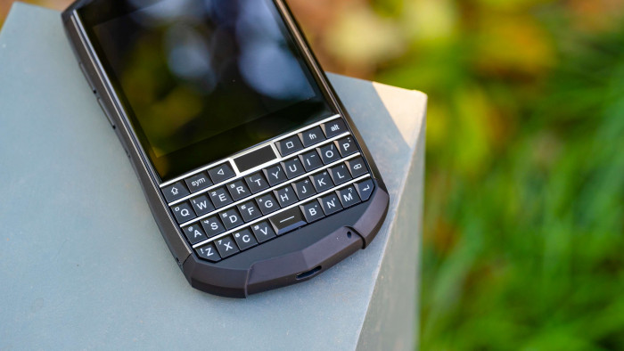 Titan pocket самый маленький qwerty смартфон на базе android 11