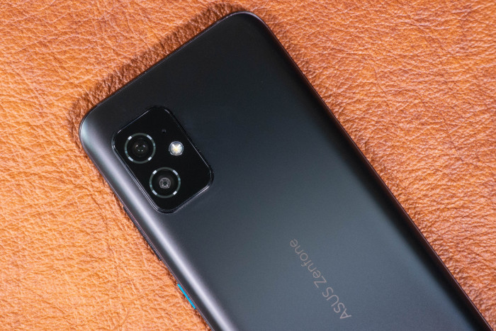 Auf der Rückseite ist ein Kameramodul mit zwei Objektiven eingebaut. (Bild: Tobias Költzsch/Golem.de)