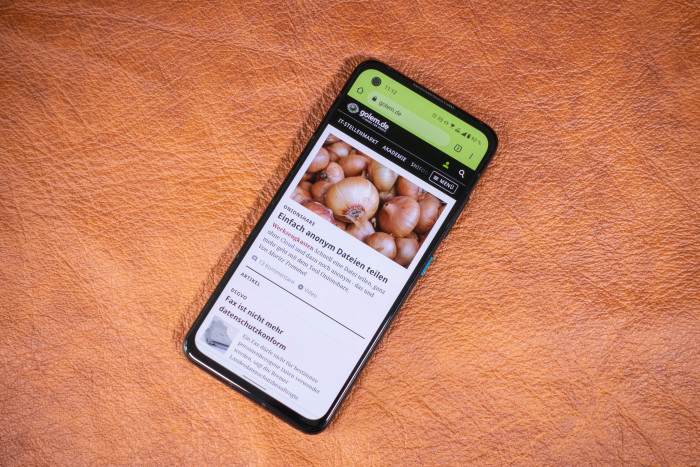 Das Display des Zenfone 8 ist 5,92 Zoll groß. (Bild: Tobias Költzsch/Golem.de)
