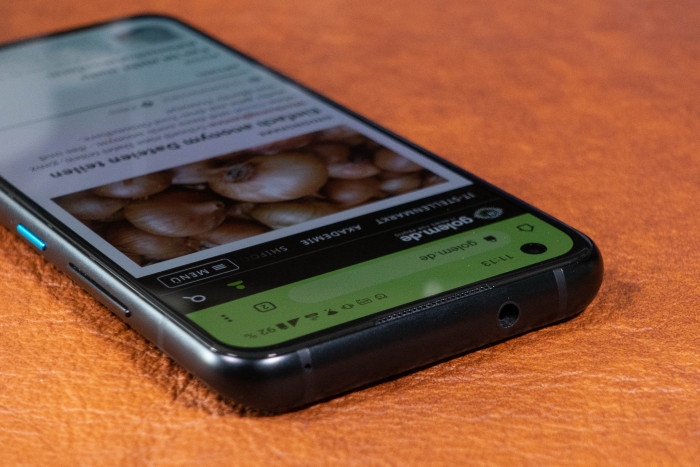 Das Zenfone 8 hat einen Klinkenanschluss für Kopfhörer. (Bild: Tobias Költzsch/Golem.de)