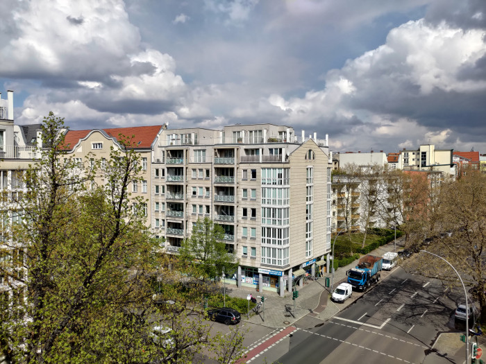 Bei Tageslicht macht die Hauptkamera des Zenfone 8 gute Aufnahmen. (Bild: Tobias Költzsch/Golem.de)