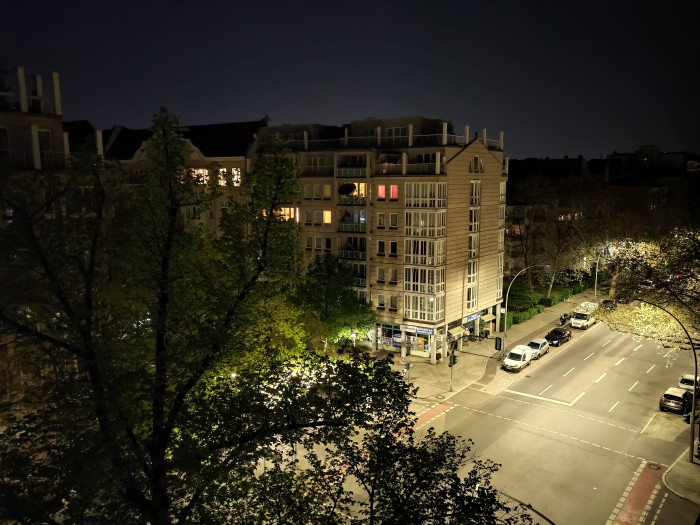 Für Aufnahmen bei Nacht steht ein spezieller Modus zur Verfügung, der manchmal nicht ganz so helle Bilder produziert wie bei der Konkurrenz. (Bild: Tobias Költzsch/Golem.de)