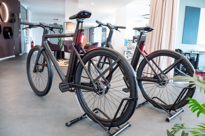 Die Rücklichter fungieren jetzt auch als Bremsleuchten. (Bild: Martin Wolf/Golem.de)