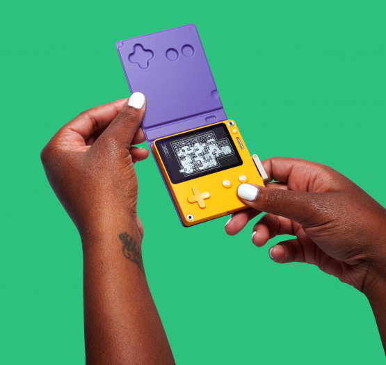 Für das Playdate wird es ein Flip-Cover geben. (Bild: Panic)