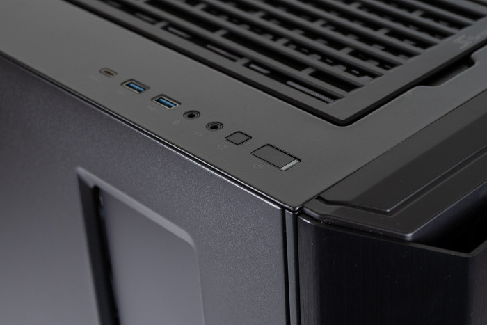 Das Gehäuse nutzt unter anderem USB-C. (Bild: Martin Wolf/Golem.de)