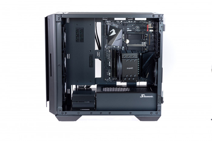 ... und lässt sich dann leicht verkabeln. (Bild: Martin Wolf/Golem.de)