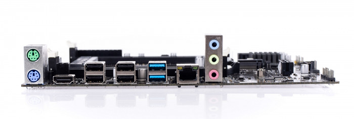 Neben sechs USB-Ports gibt es HDMI und Gigabit-Ethernet. (Bild: Golem.de)