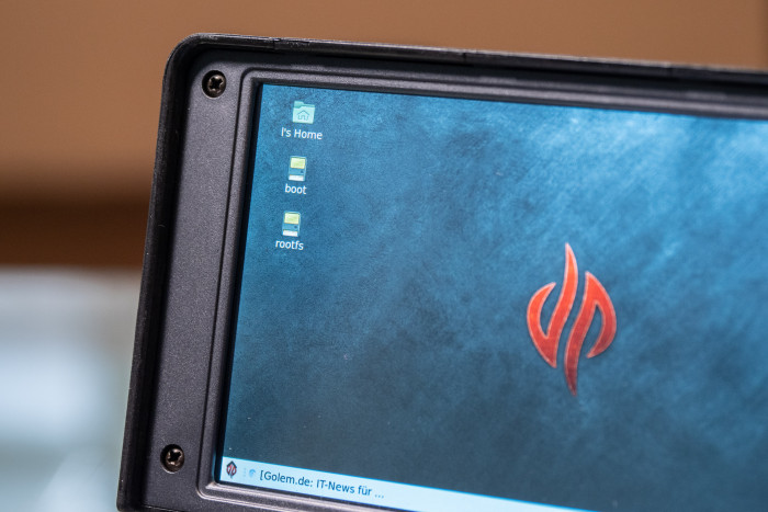 Der kleine Bildschirm hat eine Auflösung von 720p. (Bild: Martin Wolf/Golem.de)