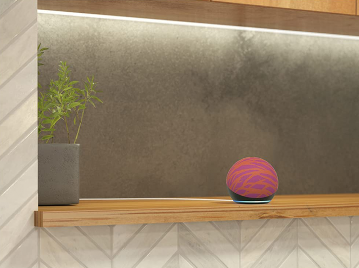 Echo Dot in einem Design von Diane von Fürstenberg (Bild: Amazon)