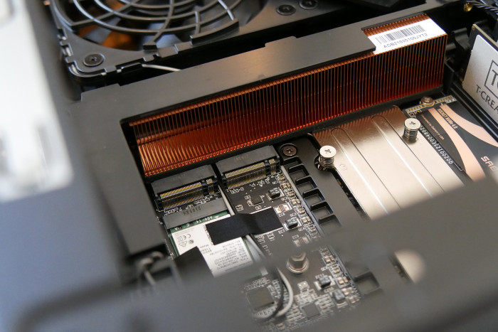 Neben zwei PCIe-Gen3-x4-SSD-Slots ist Platz ... (Bild: Golem.de)