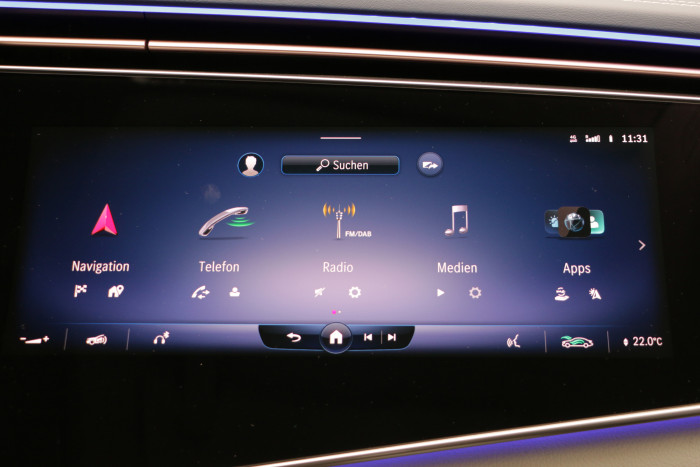 Dem Beifahrer steht das gleiche Menü wie dem Fahrer auf dem Zentraldisplay zur Verfügung. 