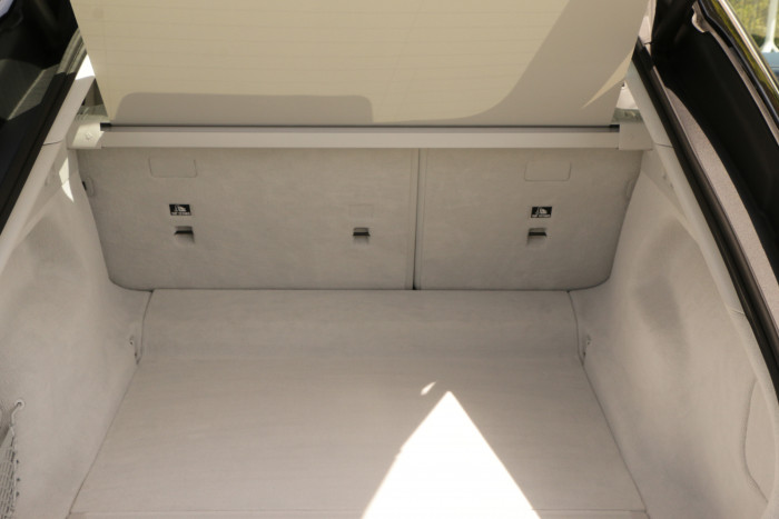 Der Kofferraum ist mit 610 Litern recht groß.  (Foto: Friedhelm Greis/Golem.de)