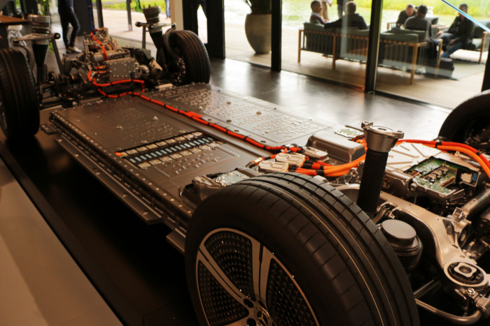 Der Akku ist mit einer Kapazität von rund 108 Kilowattstunden ziemlich groß.  (Foto: Friedhelm Greis/Golem.de)