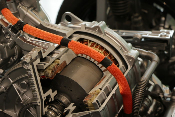 Die Antriebseinheit stammt von Valeo/Siemens. Der hintere Motor liefert 245 Kilowatt.  (Foto: Friedhelm Greis/Golem.de)