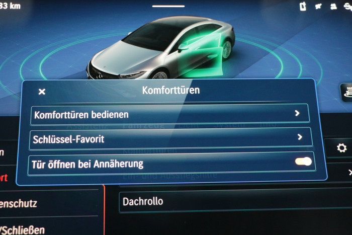 Ein Novum sind die elektrischen Komforttüren, die sich automatisch bei der Annäherung des Fahrers öffnen können.  (Foto: Friedhelm Greis/Golem.de)