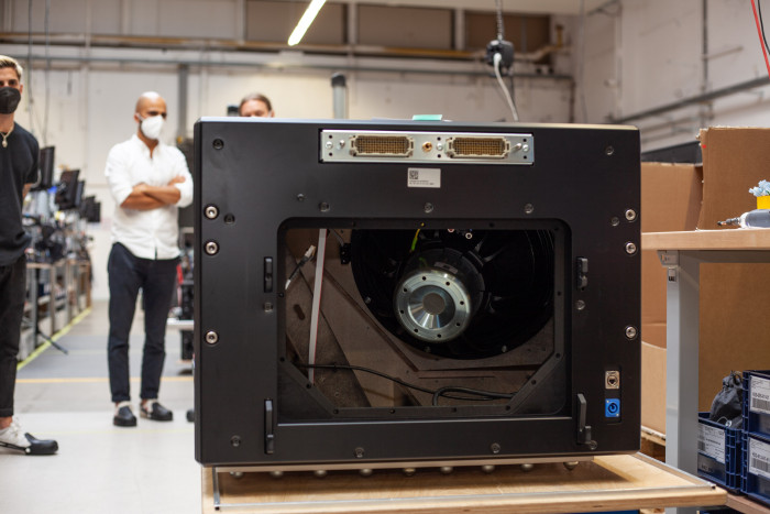 Die Montage der Systeme erfolgt in Berlin Tempelhof. (Bild: Martin Wolf/Golem.de)