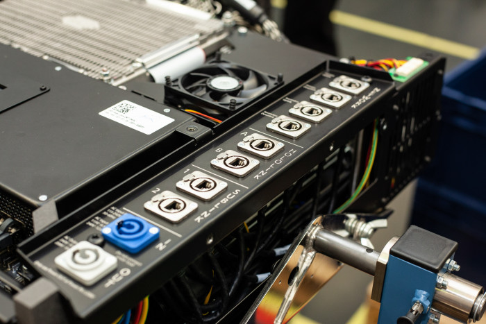 Das System ist an eine Cloud angebunden und lässt sich vor Ort oder aus der Ferne steuern. (Bild: Martin Wolf/Golem.de)