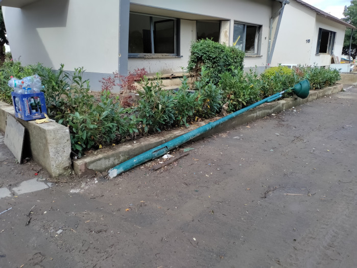 Die Fluten haben die Infrastruktur wie Straßenlaternen stark zerstört. (Foto: Friedhelm Greis/Golem.de)