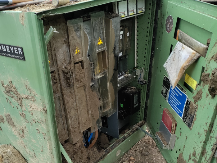Die völlig verschlammten Transformatoren müssen ausgetauscht werden. (Foto: Friedhelm Greis/Golem.de)