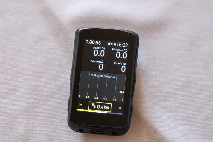 Die Menüs und Trainingsseiten wirken schick gestaltet. (Bild: P. Steinlechner/Golem.de)