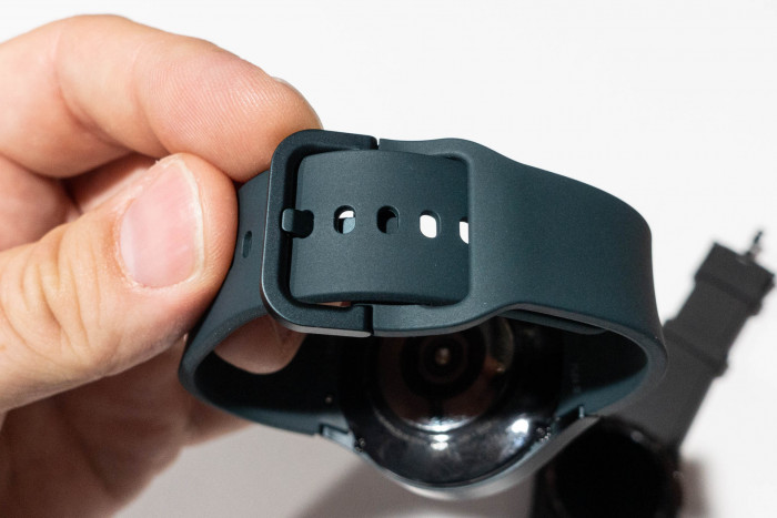 Die Schlie&szlig;e der Galaxy Watch 4 (Bild: Tobias K&ouml;ltzsch/Golem.de)