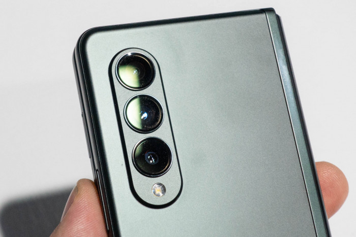 Für die Kameras verwendet Samsung drei 12-Megapixel-Sensoren. (Bild: Tobias Költzsch/Golem.de)