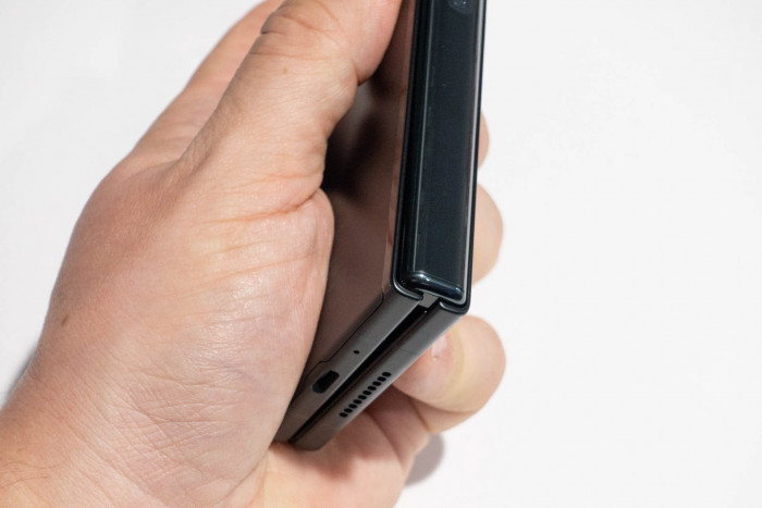 Das Innere des Fold 3 ist nach IPX8 vor Wasser geschützt. (Bild: Tobias Költzsch/Golem.de)