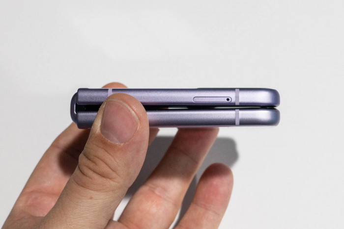 Auch beim Flip 3 wird das härtere Aluminium verwendet. (Bild: Tobias Költzsch/Golem.de)