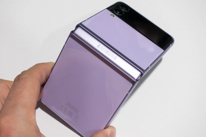 Das Flip 3 lässt sich problemlos auf- und zuklappen. (Bild: Tobias Költzsch/Golem.de)