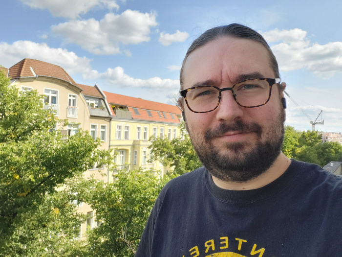 Die äußere Frontkamera hat 10 Megapixel und macht durchschnittlich gute Fotos. (Bild: Tobias Költzsch/Golem.de)