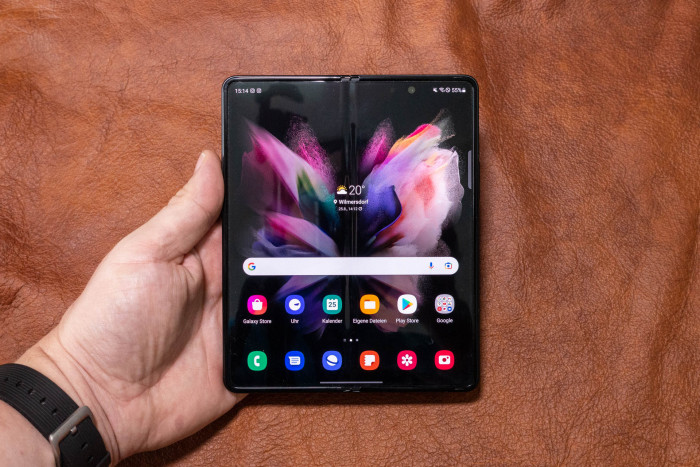 Das aufgeklappte Galaxy Z Fold 3 (Bild: Tobias Költzsch/Golem.de)