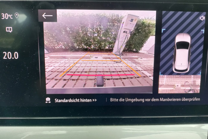 Das Zentraldisplay für das Infotainment ist maximal 10 Zoll groß. Die Basisversion hat eine Bilddiagonale von 7 Zoll. (Foto: Friedhelm Greis/Golem.de)
