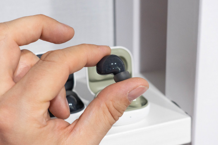 Samsungs Galaxy Buds 2 (Bild: Tobias Költzsch/Golem.de)