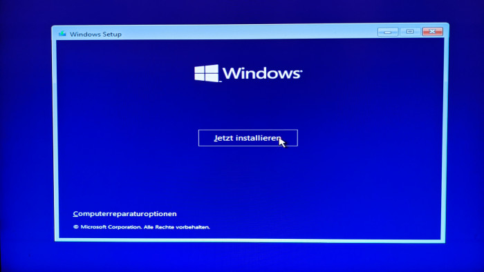 Wir installieren zunächst Windows 11 auf normale Weise. (Bild: Oliver Nickel/Golem.de)