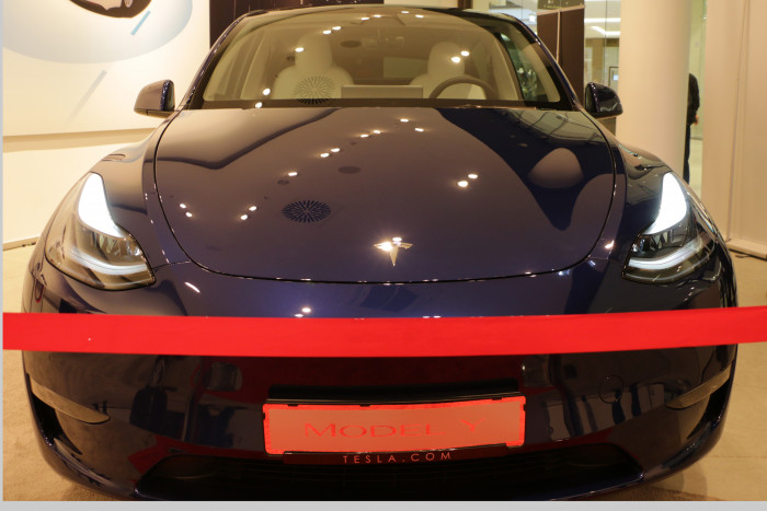 Das SUV ist von vorne als typischer Tesla zu erkennen. (Foto: Friedhelm Greis/Golem.de)