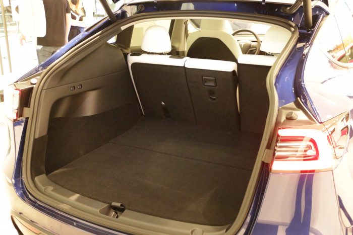 Der Kofferraum ist damit recht groß und gut erreichbar. (Foto: Friedhelm Greis/Golem.de)