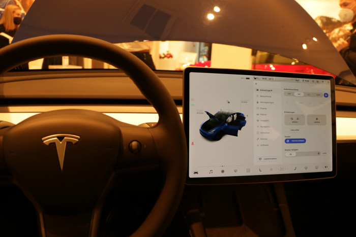 Das Model Y hat kein Fahrerdisplay, sondern nur ein 15-Zoll-Zentraldisplay. (Foto: Friedhelm Greis/Golem.de)