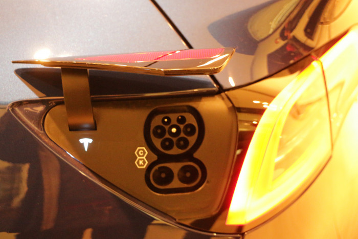 Tesla liefert inzwischen Ladebuchsen nach dem CCS-Standard aus. (Foto: Friedhelm Greis/Golem.de)