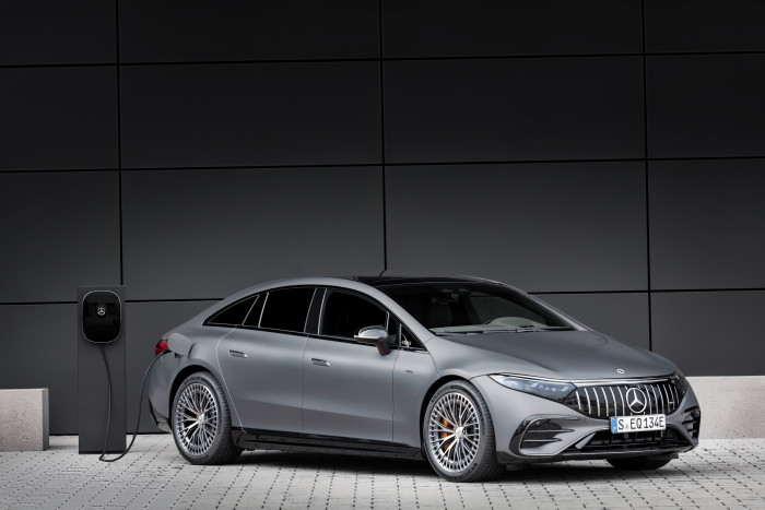 Ebenso wie der EQS lädt der AMG mit bis zu 200 kW. Aber die Reichweite ist deutlich geringer. (Foto: Daimler)