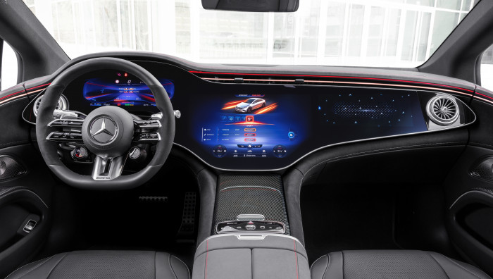 Der sogenannte Hyperscreen ist beim AMG EQS 53 4Matic+ serienmäßig enthalten. (Foto: Daimler)