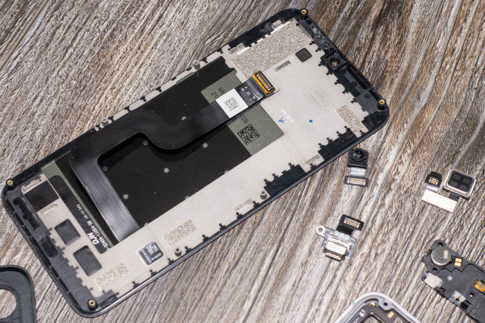 Die R&uuml;ckseite des Displays (Bild: Tobias K&ouml;ltzsch/Golem.de)