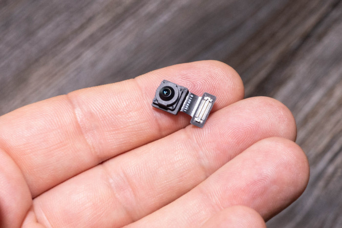 Die Frontkamera des Fairphone 4 (Bild: Tobias K&ouml;ltzsch/Golem.de)