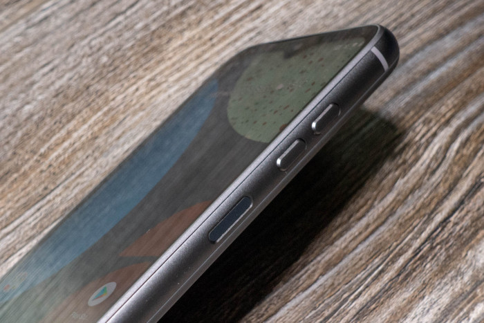 Der Rahmen des Fairphone 4 ist erstmals bei einem Fairphone aus Metall. (Bild: Tobias K&ouml;ltzsch/Golem.de)