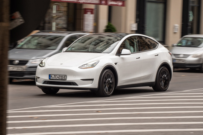 Das Elektroauto ist technisch fast identisch mit der Limousine Model 3. (Foto: Martin Wolf/Golem.de)